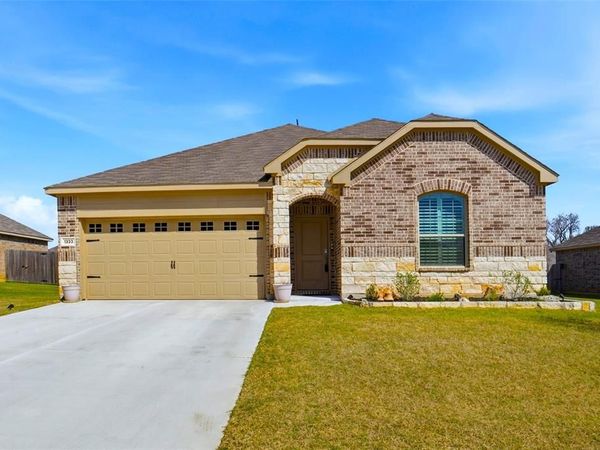 1333 Almond Road, Azle, TX 76020
