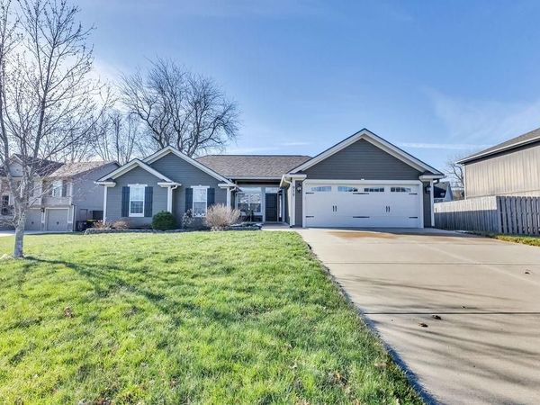 919 E 8th Circle, Kearney, MO 64060