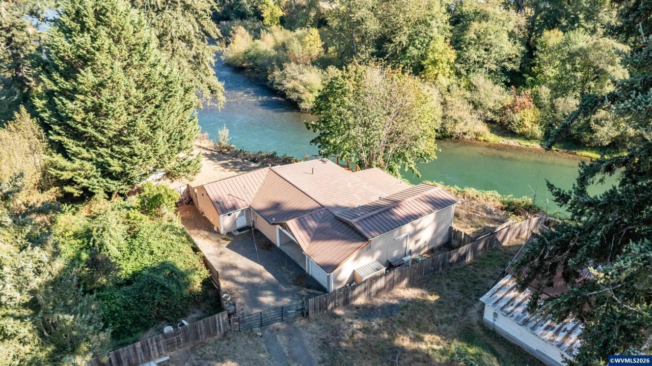 1054 N River Rd, Sweet Home, OR 97386 Main Photo