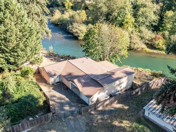 1054 N River Rd, Sweet Home, OR 97386