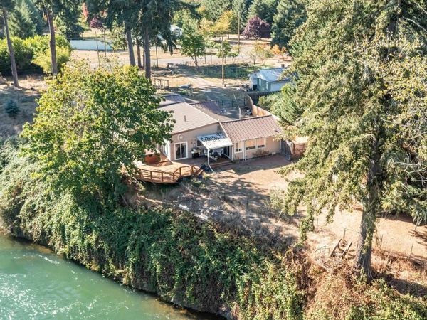 1054 N River Rd, Sweet Home, OR 97386