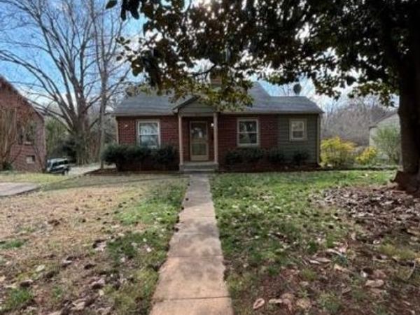 415 7th Avenue Place NW, Hickory, NC 28601