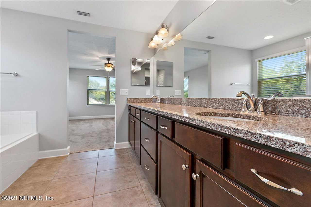 1021 Seaside Drive N, Jacksonville Beach, FL 32250 Photo