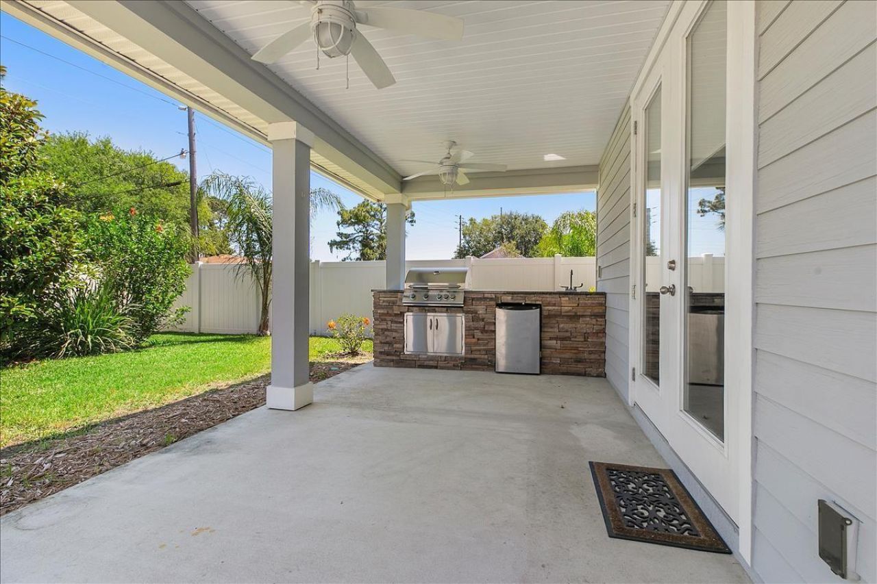 1021 Seaside Drive N, Jacksonville Beach, FL 32250 Photo