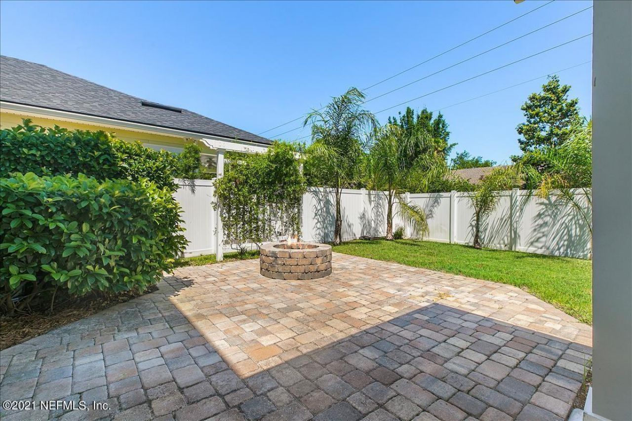 1021 Seaside Drive N, Jacksonville Beach, FL 32250 Photo