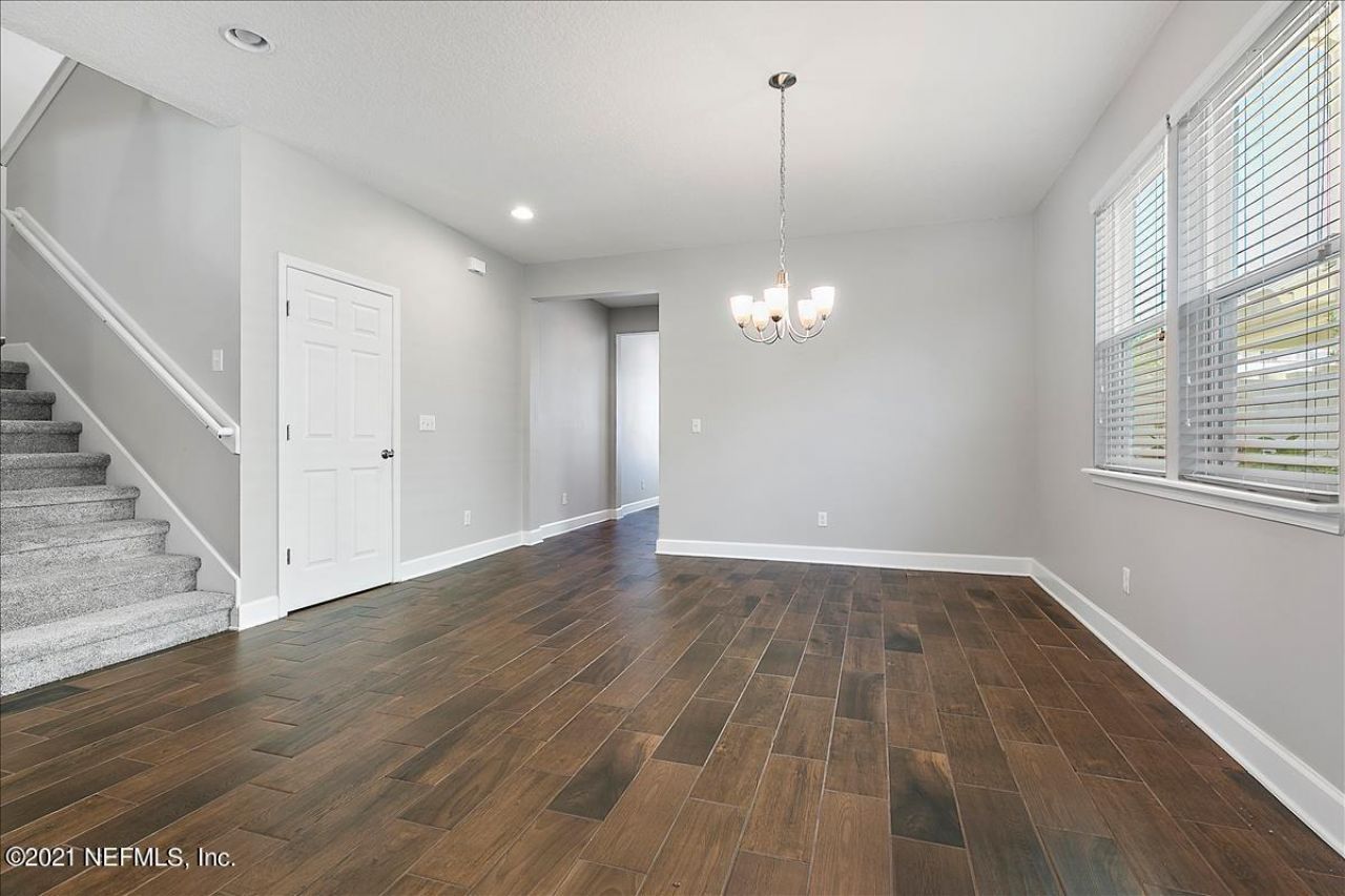 1021 Seaside Drive N, Jacksonville Beach, FL 32250 Photo