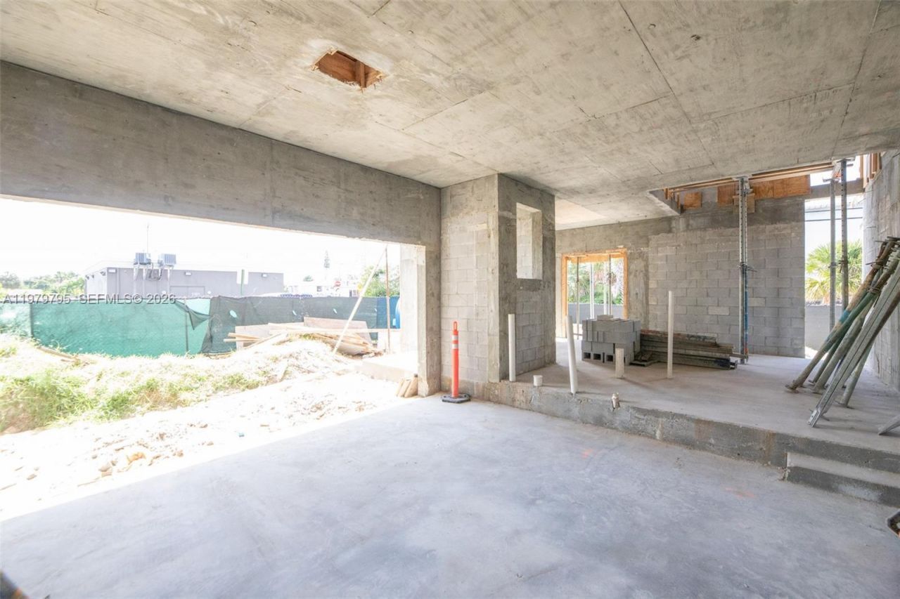 1302 NE 32nd St , Unit 2, Oakland Park, FL 33334 Photo