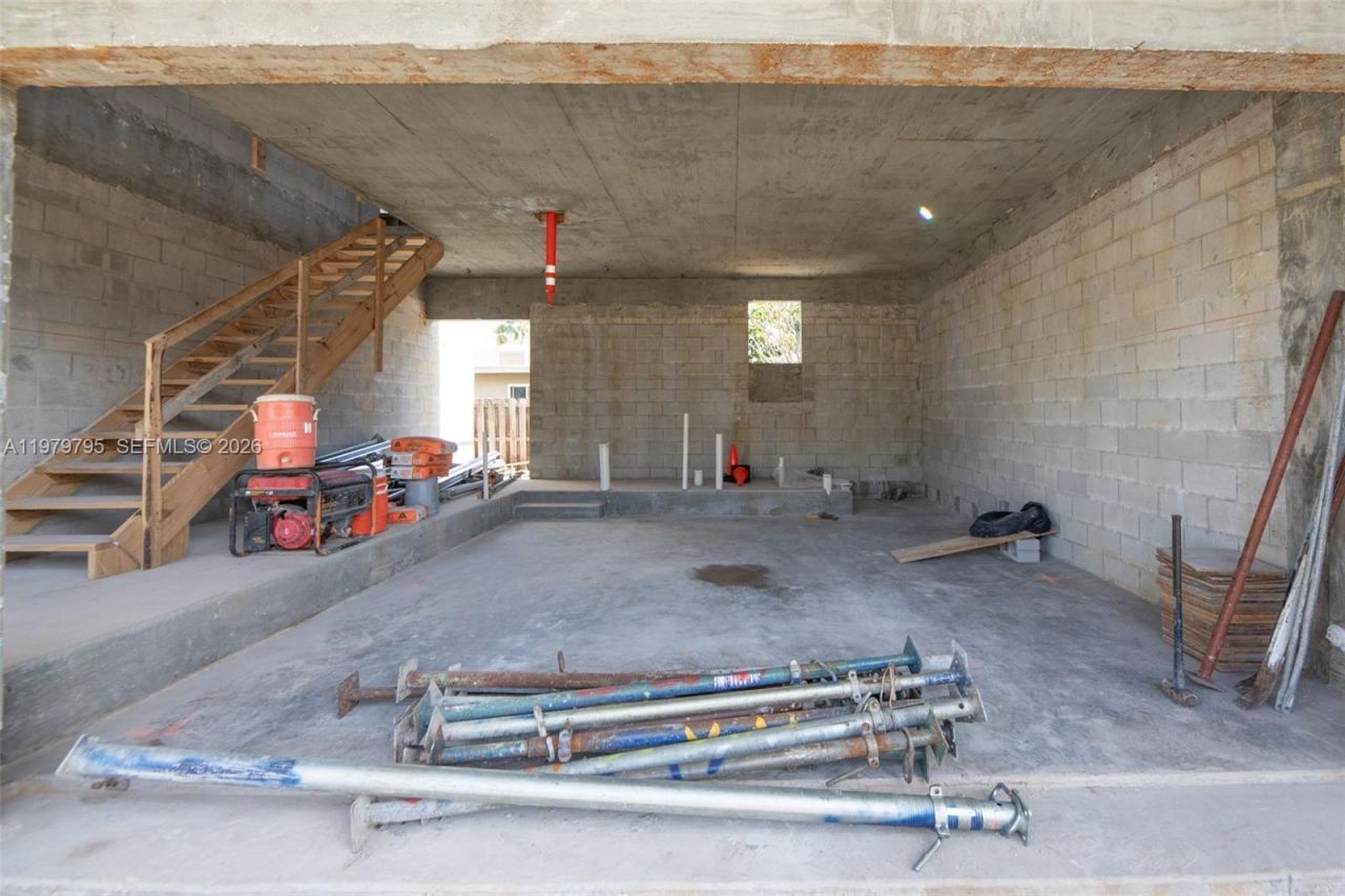 1302 NE 32nd St , Unit 2, Oakland Park, FL 33334 Photo