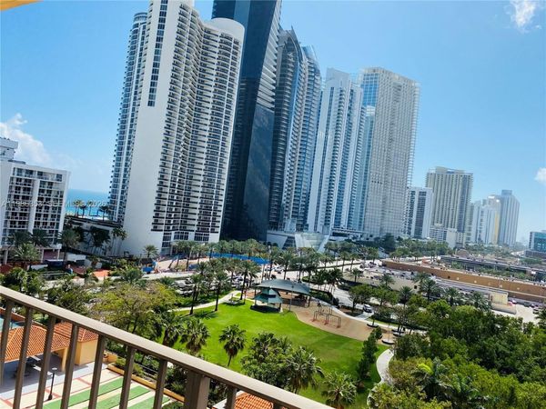 210 174th St , Unit 1104, Sunny Isles Beach, FL 33160