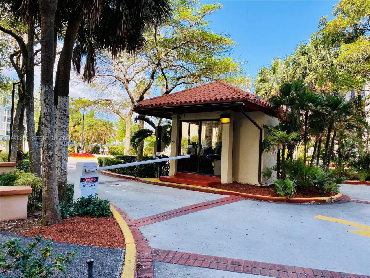 210 174th St , Unit 1104, Sunny Isles Beach, FL 33160 Photo