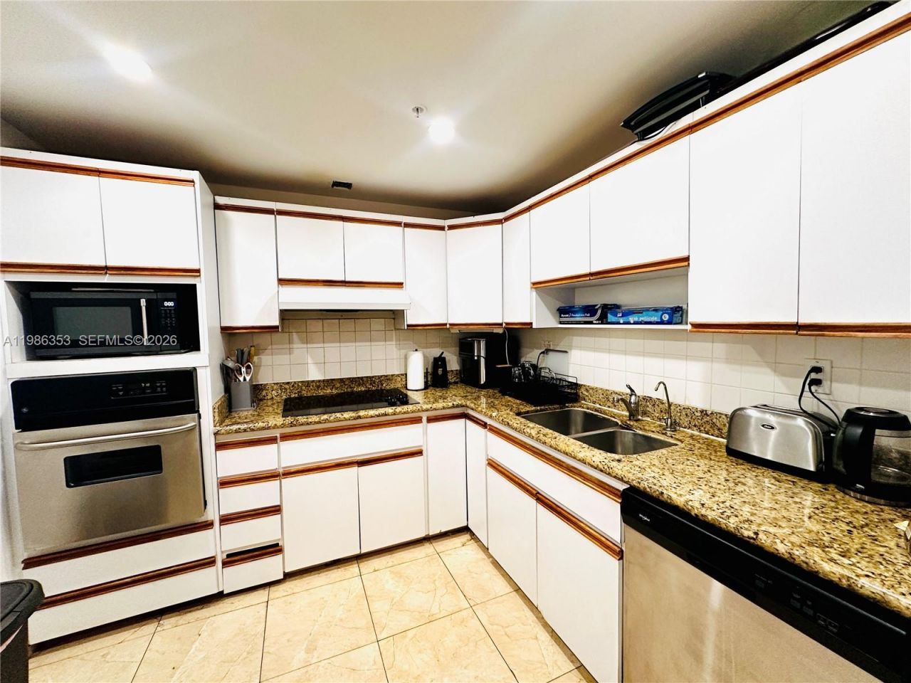 210 174th St , Unit 1104, Sunny Isles Beach, FL 33160 Photo