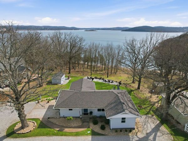 453 Dale Avenue, Hollister, MO 65672