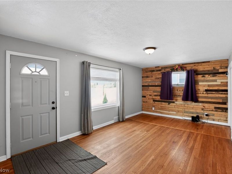 107 Renee Drive, Struthers, OH 44471 Photo 5