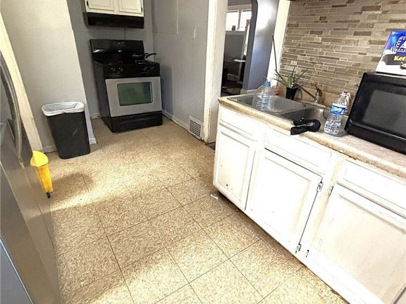 3309 E 137th Street, Cleveland, OH 44108 Photo 2