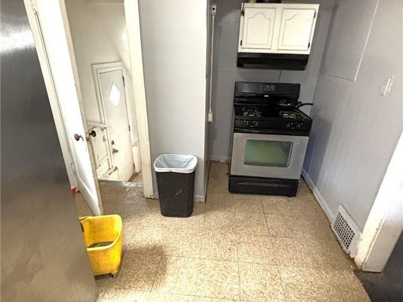 3309 E 137th Street, Cleveland, OH 44108 Photo 7