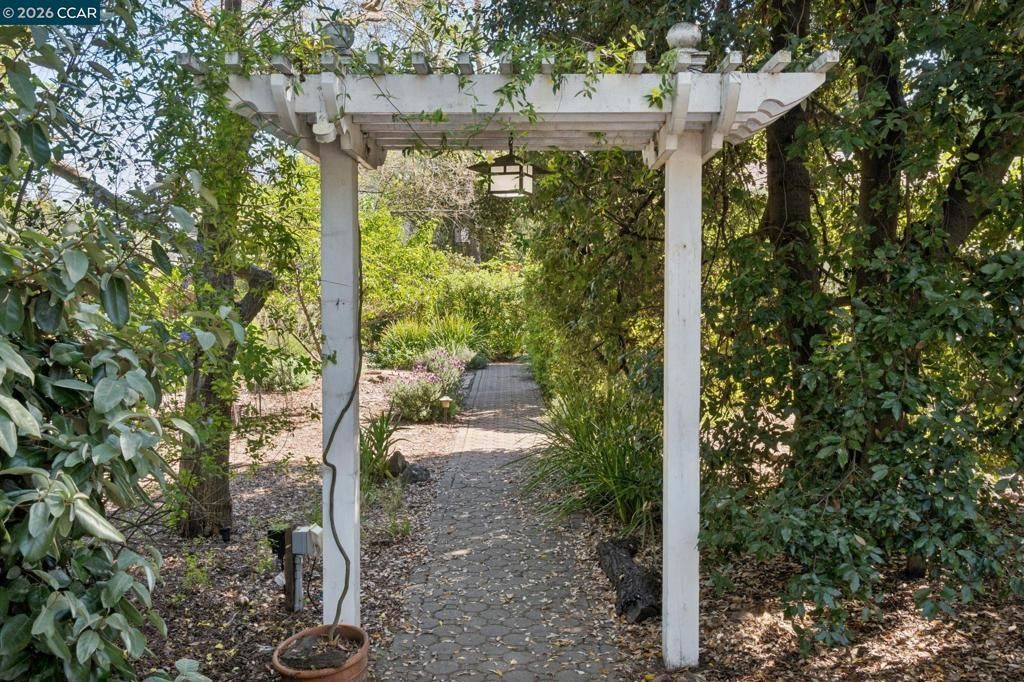 11 Bradley Ave, Walnut Creek, CA 94596 Main Photo