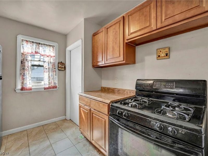 12827 Kirton, Cleveland, OH 44135 Photo 11