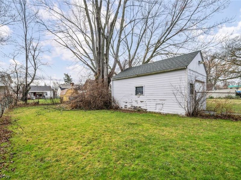 12827 Kirton, Cleveland, OH 44135 Photo 28