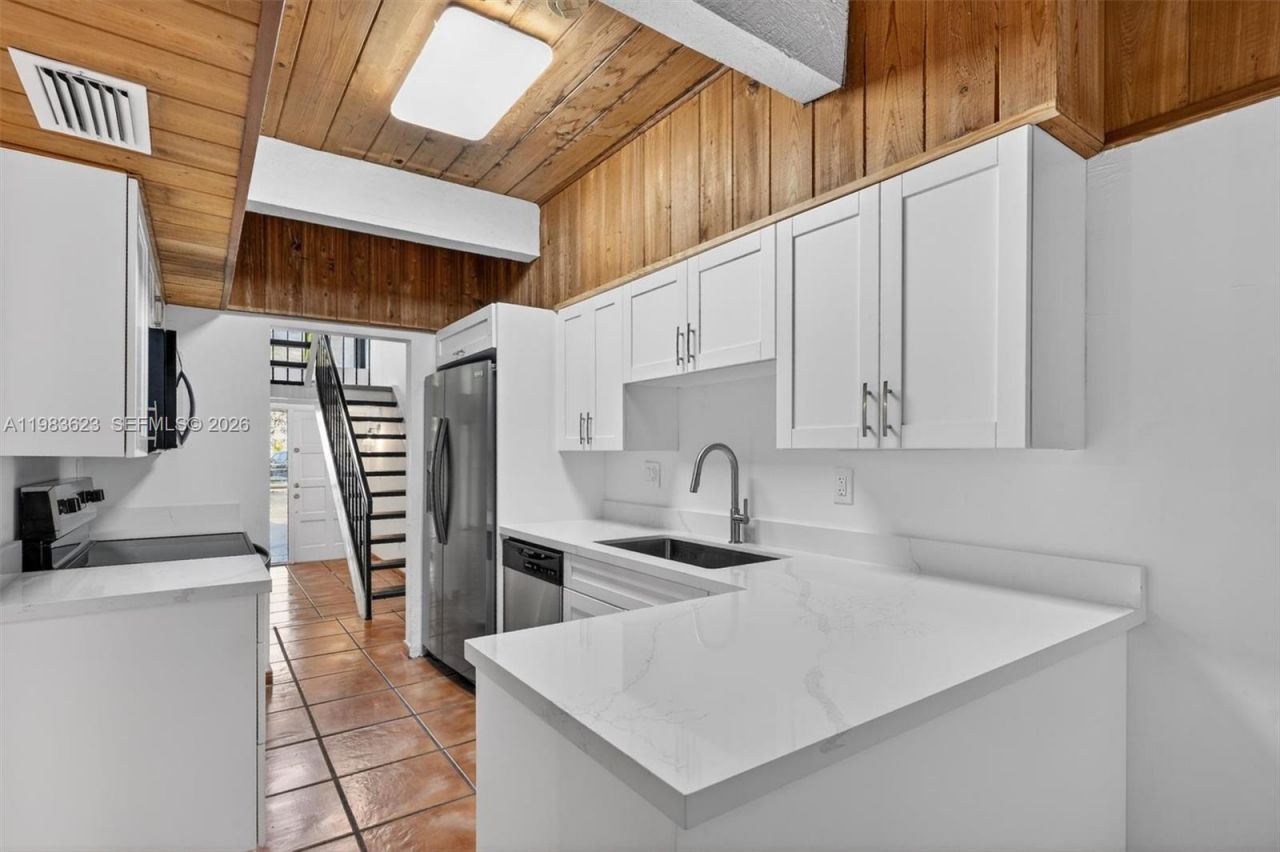 10406 SW 76th St , Miami, FL 33173 Photo