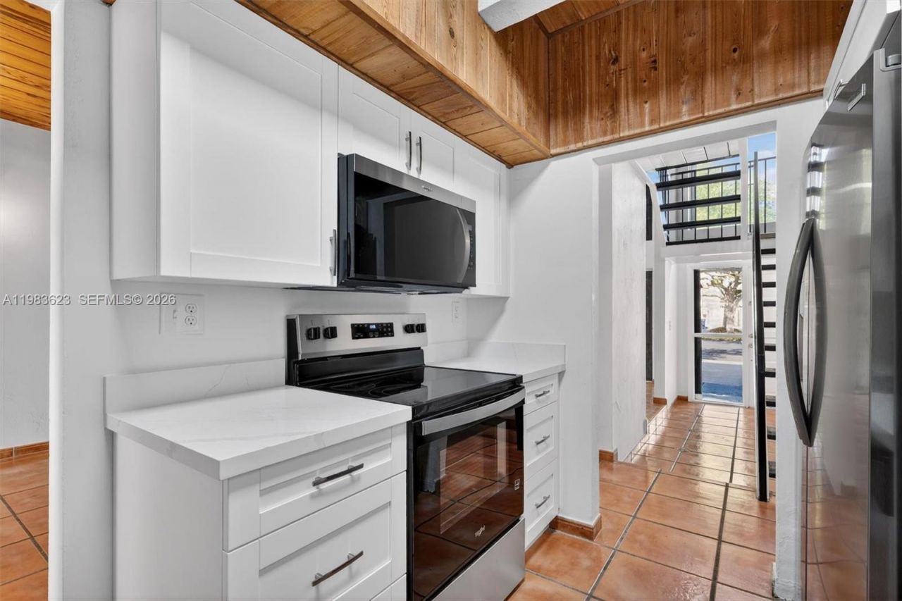 10406 SW 76th St , Miami, FL 33173 Photo