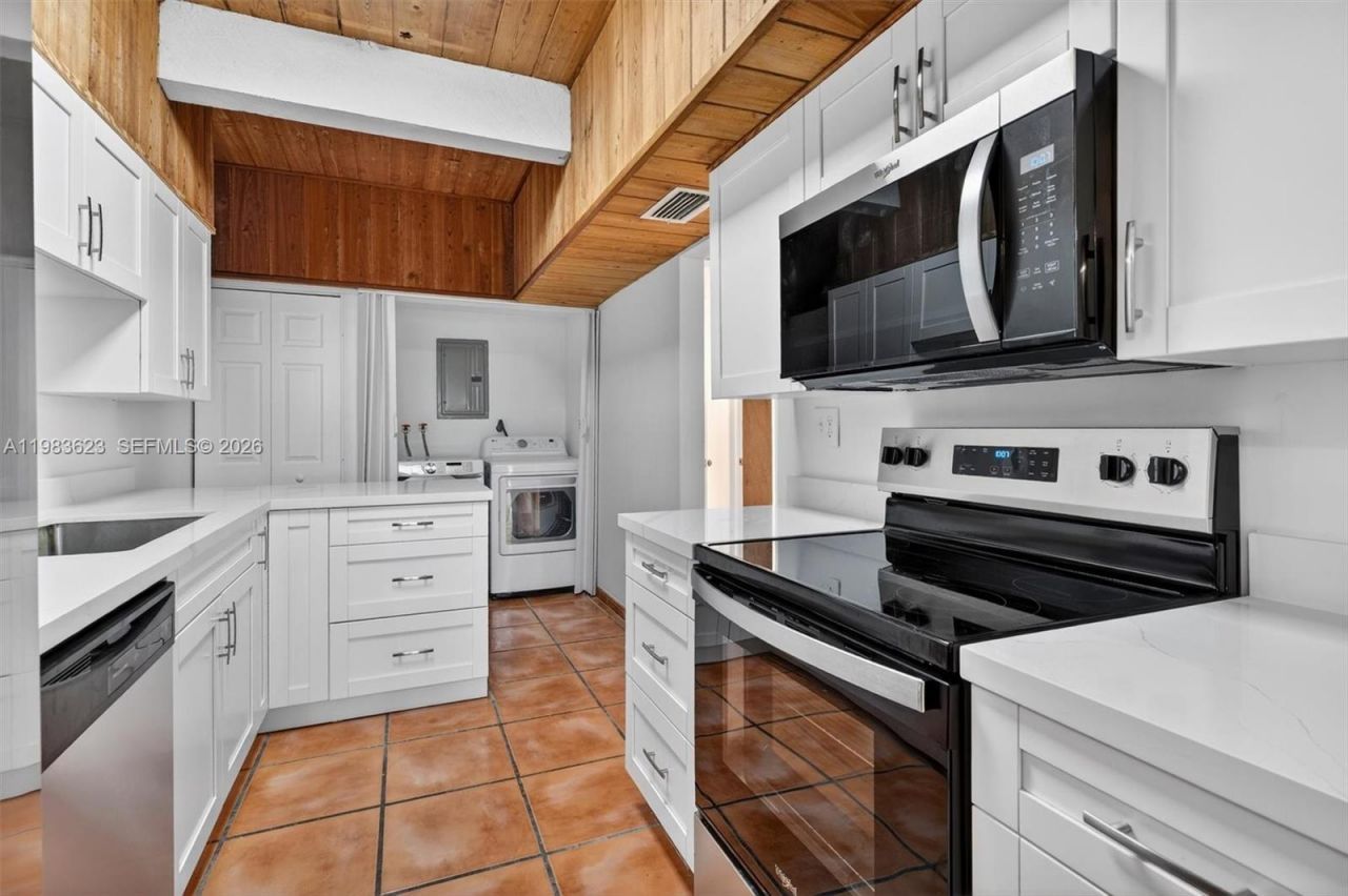 10406 SW 76th St , Miami, FL 33173 Photo