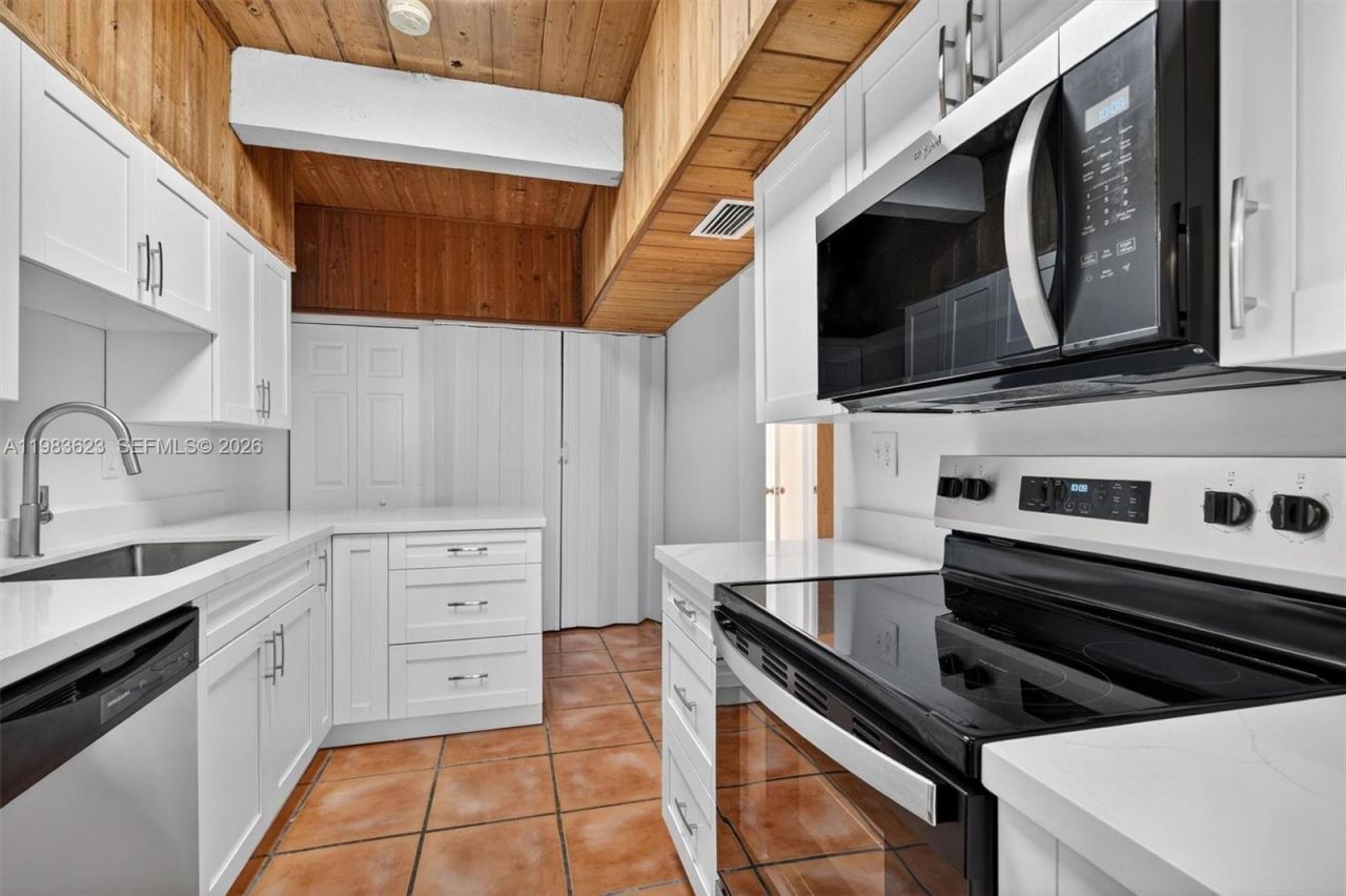 10406 SW 76th St , Miami, FL 33173 Photo