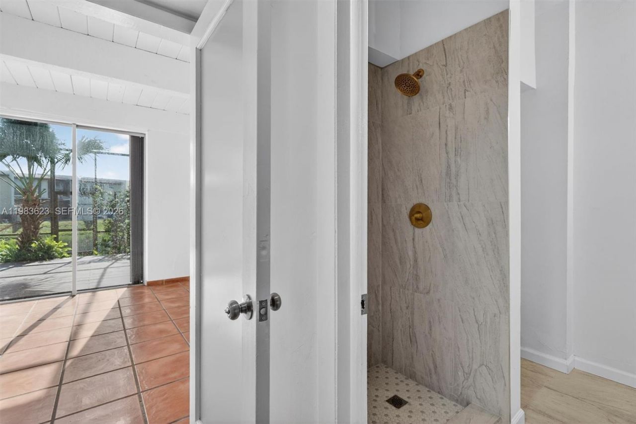 10406 SW 76th St , Miami, FL 33173 Photo