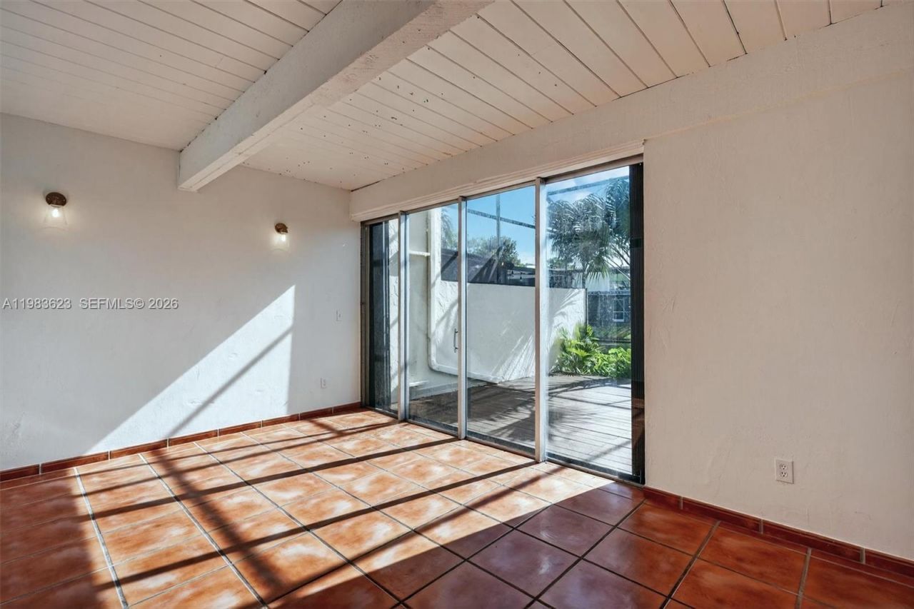 10406 SW 76th St , Miami, FL 33173 Photo