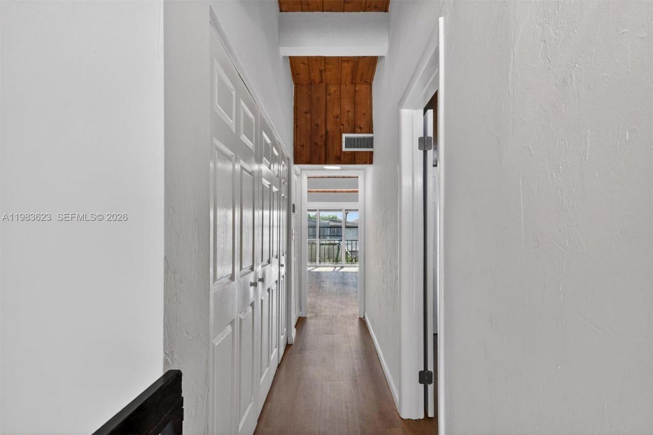 10406 SW 76th St , Miami, FL 33173 Photo