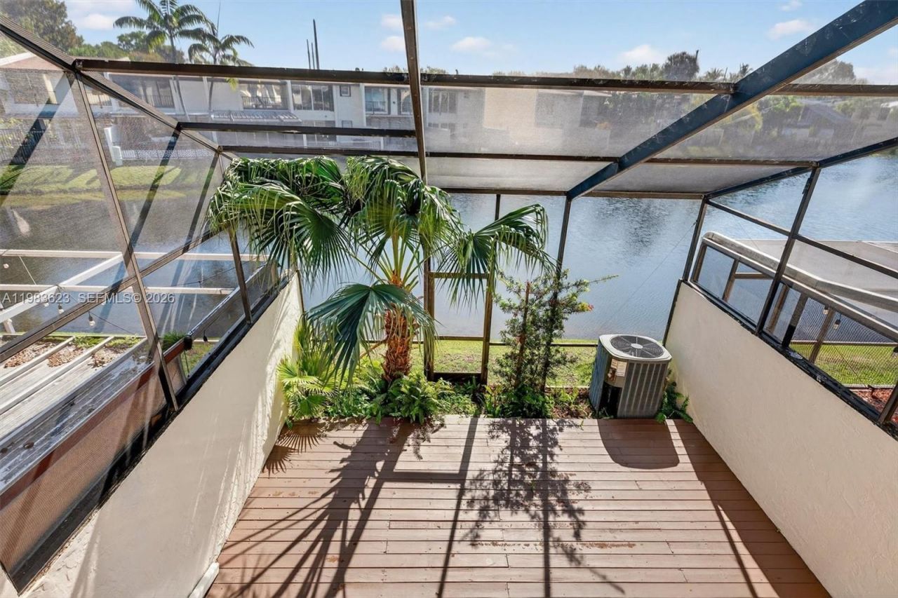 10406 SW 76th St , Miami, FL 33173 Photo