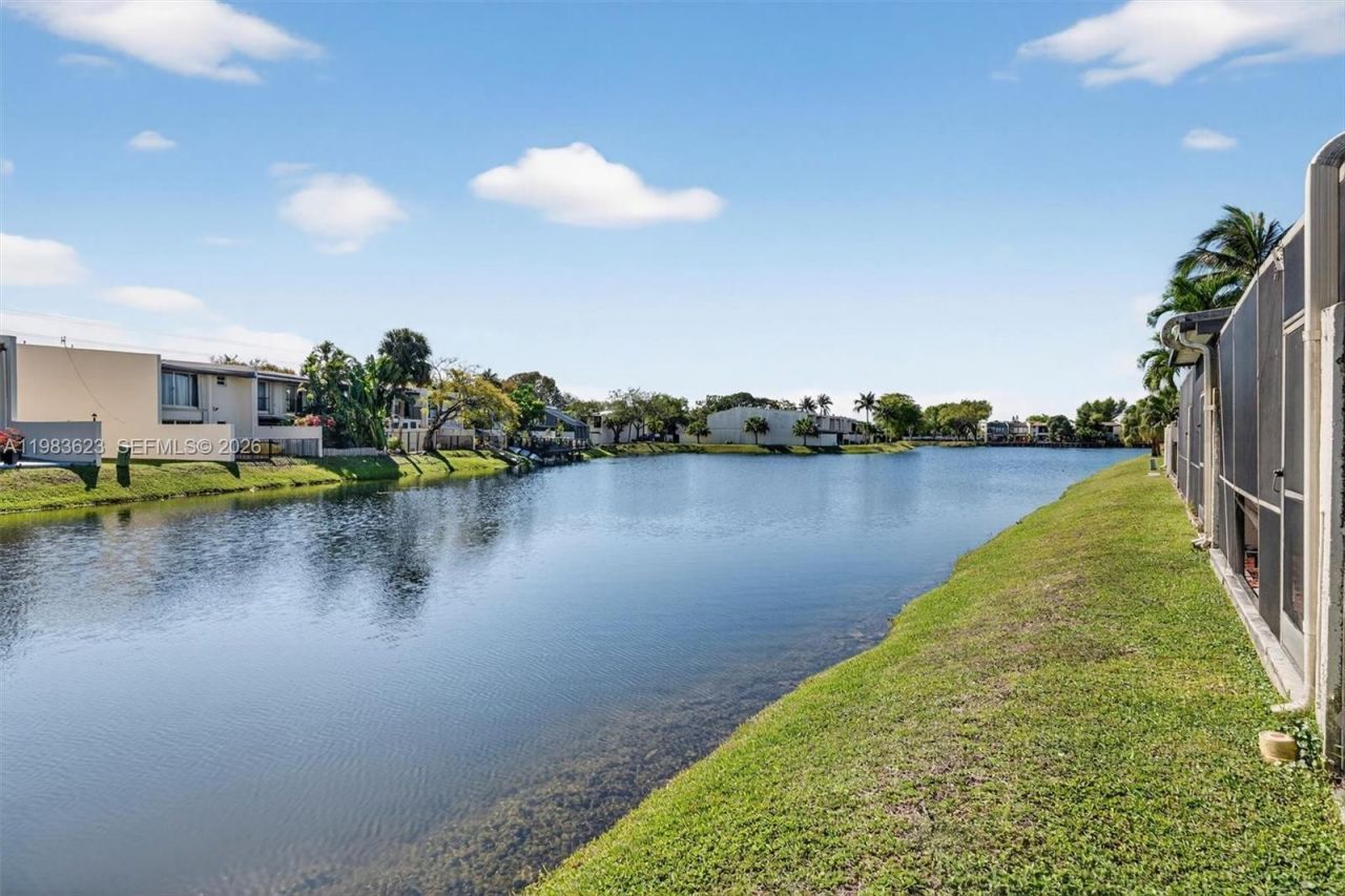 10406 SW 76th St , Miami, FL 33173 Photo