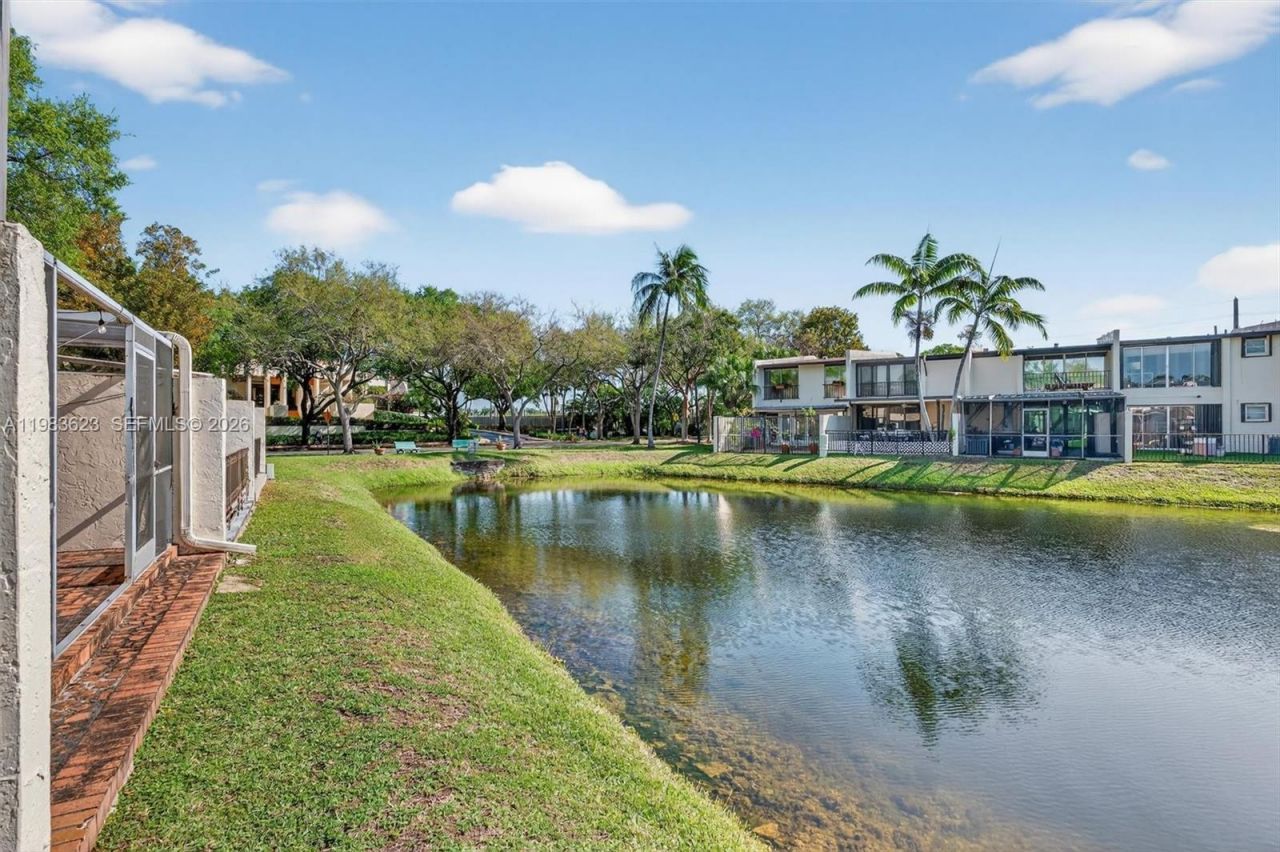 10406 SW 76th St , Miami, FL 33173 Photo