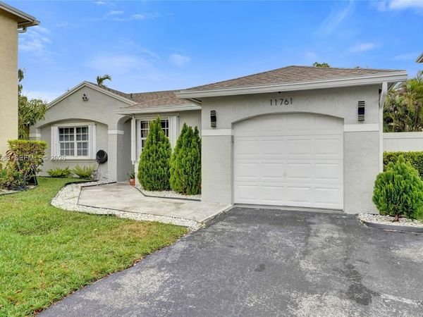 11761 NW 12th St , Pembroke Pines, FL 33026
