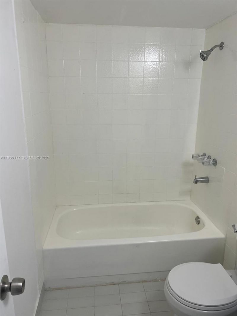 8095 NW 8th St , Unit 103, Miami, FL 33126 Photo