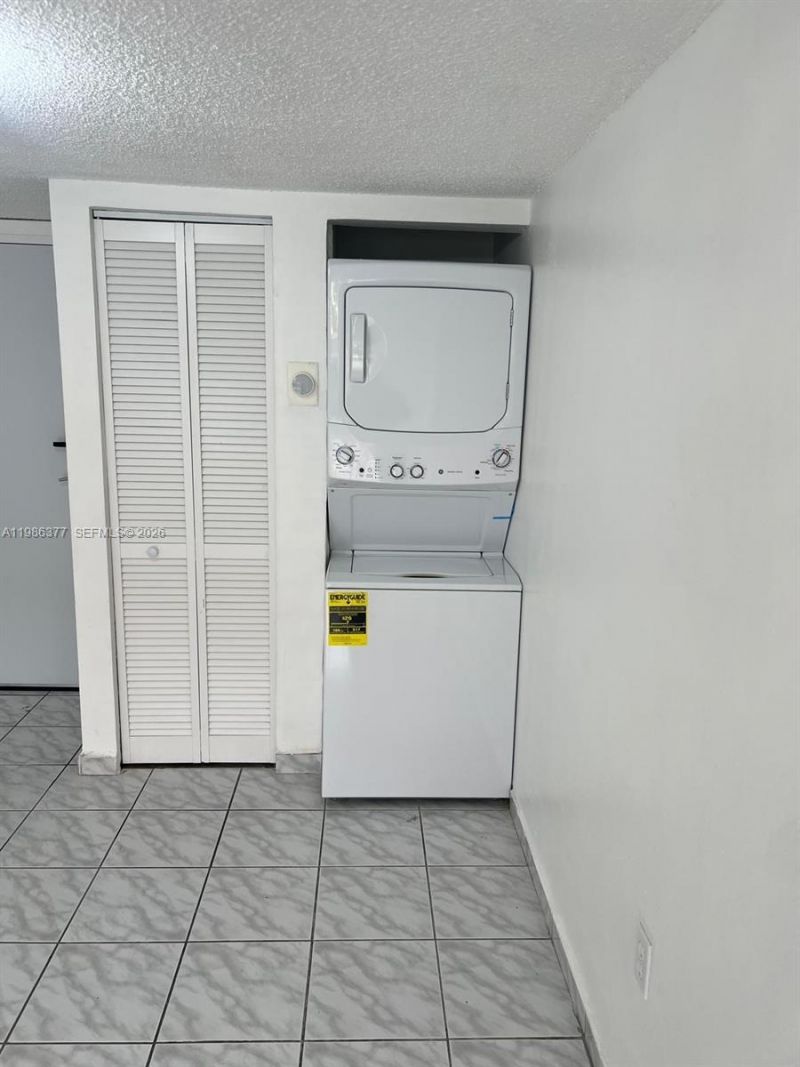 8095 NW 8th St , Unit 103, Miami, FL 33126 Photo