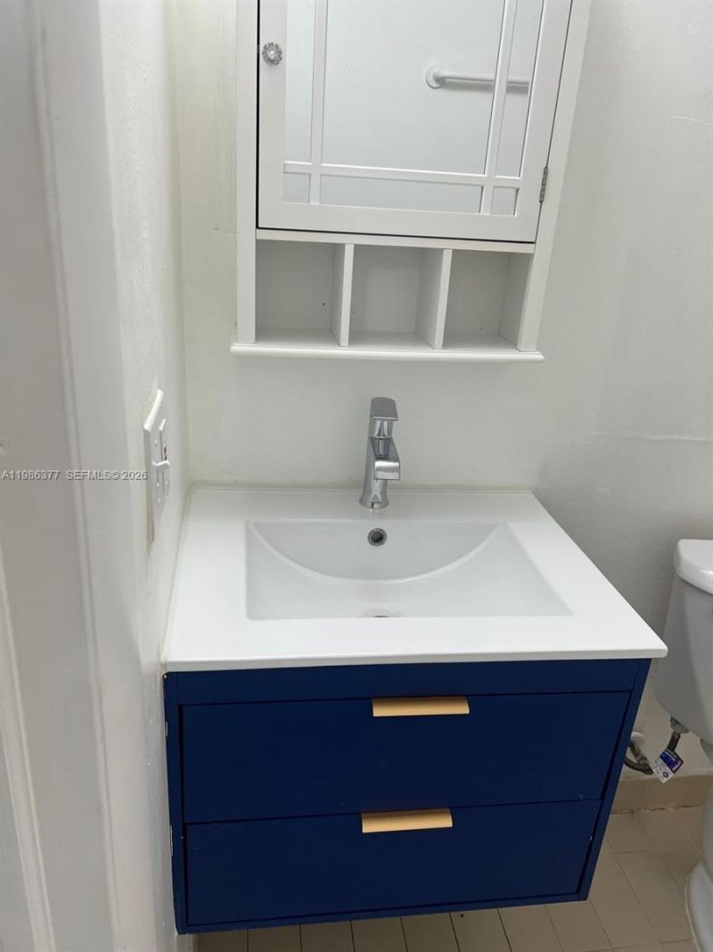 8095 NW 8th St , Unit 103, Miami, FL 33126 Photo