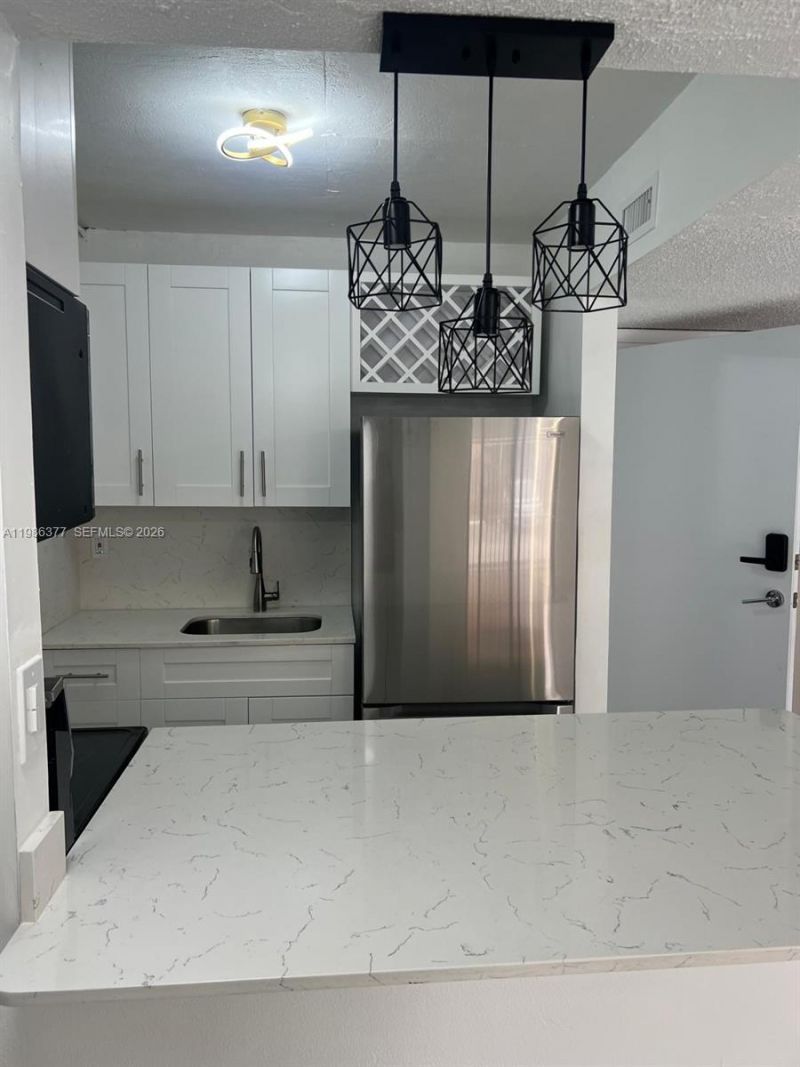 8095 NW 8th St , Unit 103, Miami, FL 33126 Photo