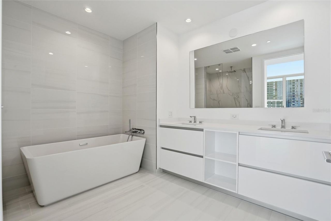 400 Central Avenue, Unit 306, Saint Petersburg, FL 33701 Photo