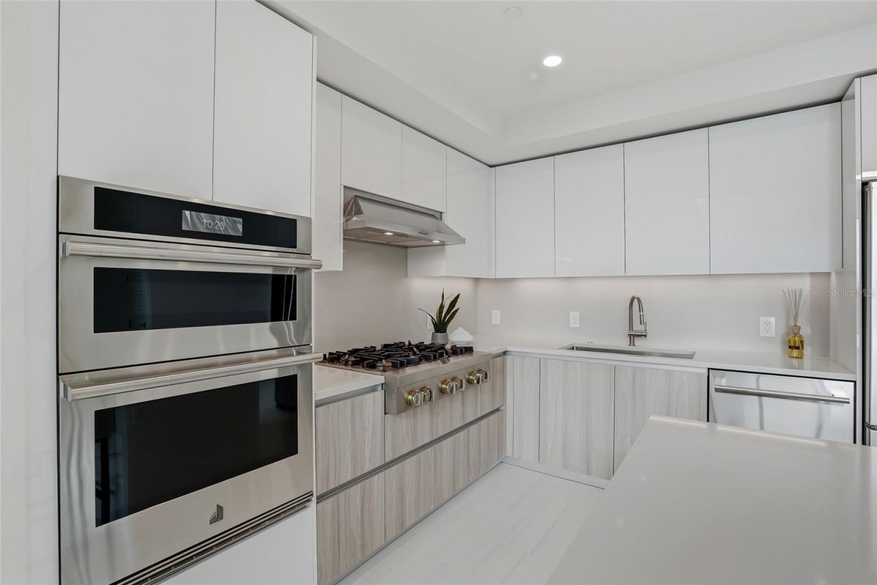 400 Central Avenue, Unit 306, Saint Petersburg, FL 33701 Photo