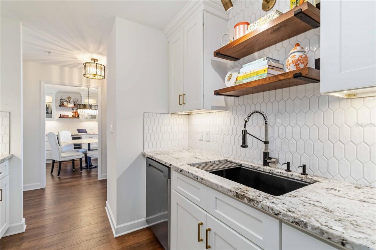 750 N Tamiami Trail, Unit 1104, Sarasota, FL 34236 Photo