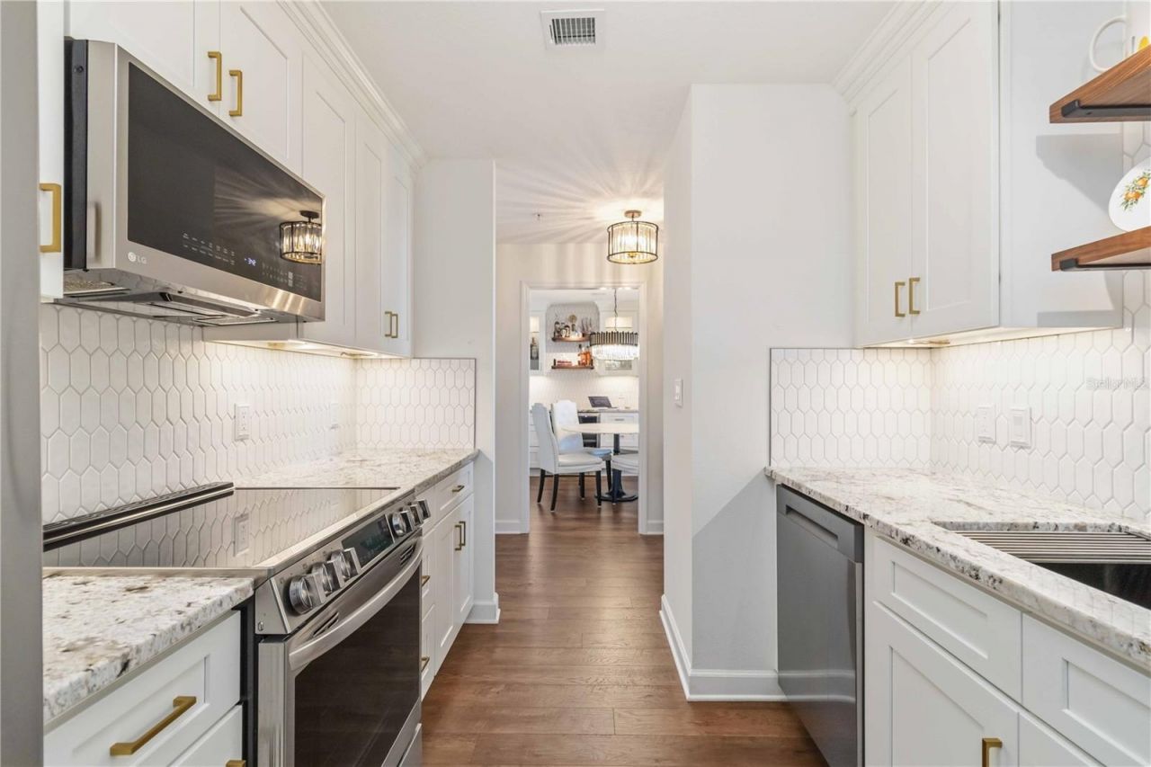 750 N Tamiami Trail, Unit 1104, Sarasota, FL 34236 Photo