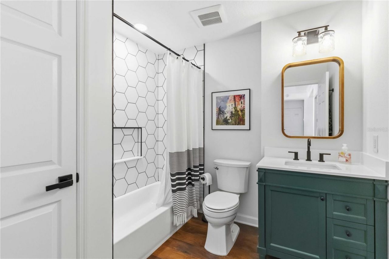 750 N Tamiami Trail, Unit 1104, Sarasota, FL 34236 Photo