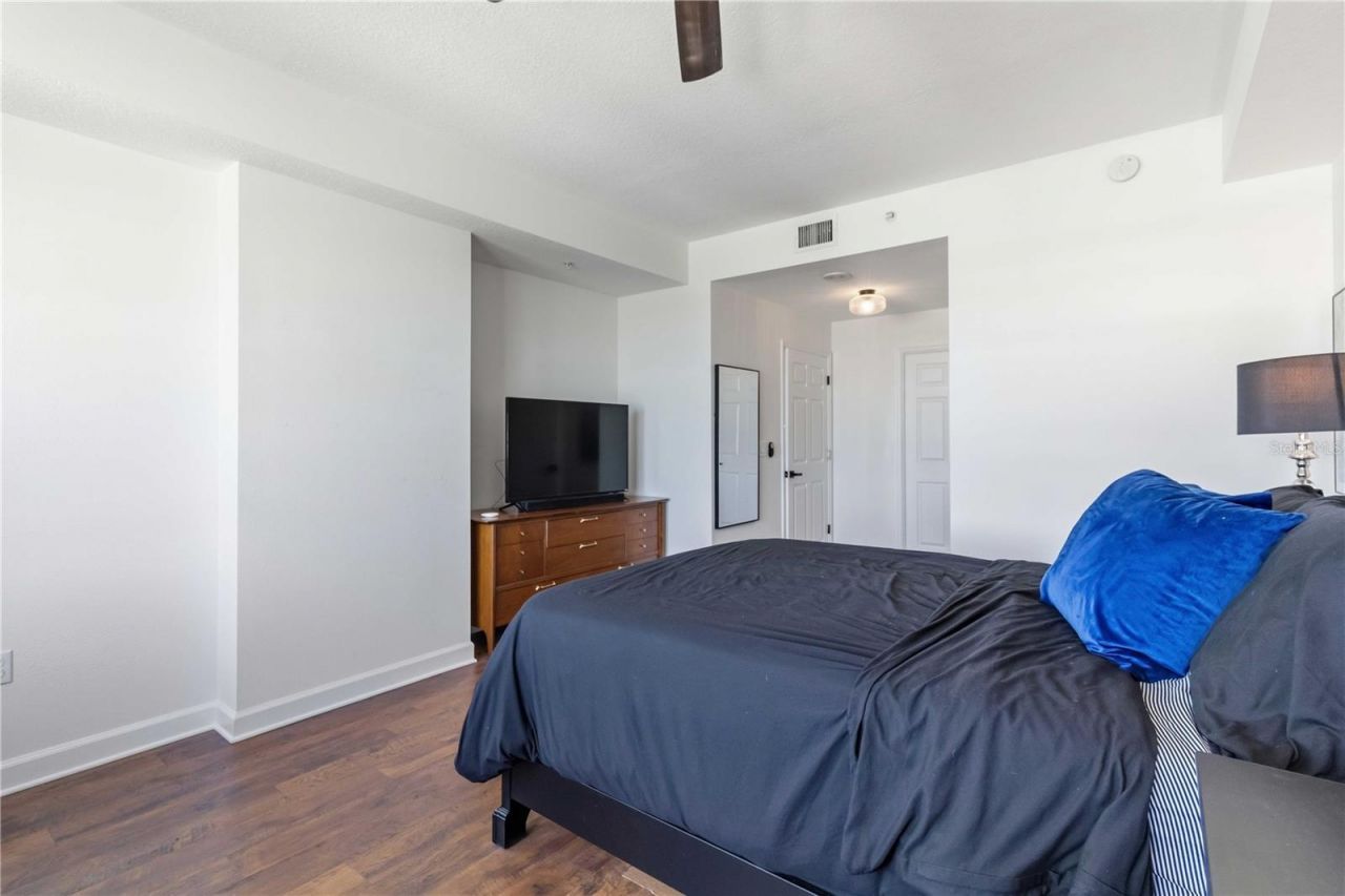 750 N Tamiami Trail, Unit 1104, Sarasota, FL 34236 Photo