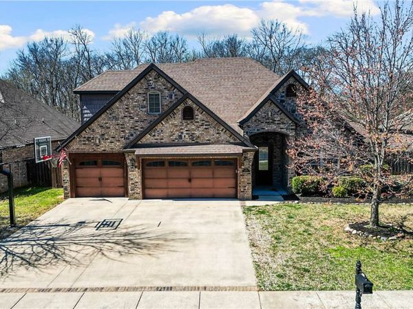 1020 Hunters Pointe, Bentonville, AR 72713