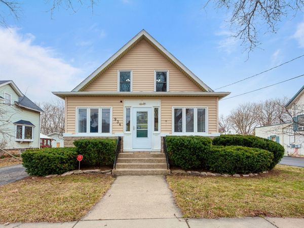 934 Clay Street , Woodstock, IL 60098