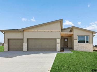 21109 Jessie Avenue, Elkhorn, NE 68022
