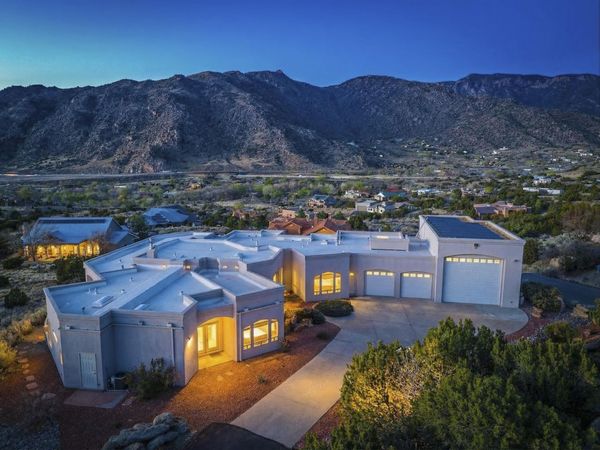 31 Desert Sky Road SE, Albuquerque, NM 87123