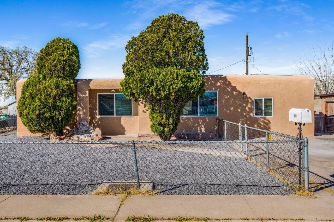 513 53rd Street Sw, Albuquerque, NM 87105 Main Photo