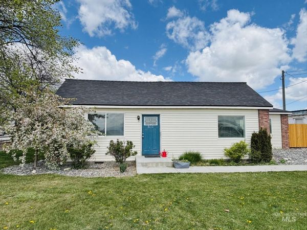 802 S 9th St, Rupert, ID 83350