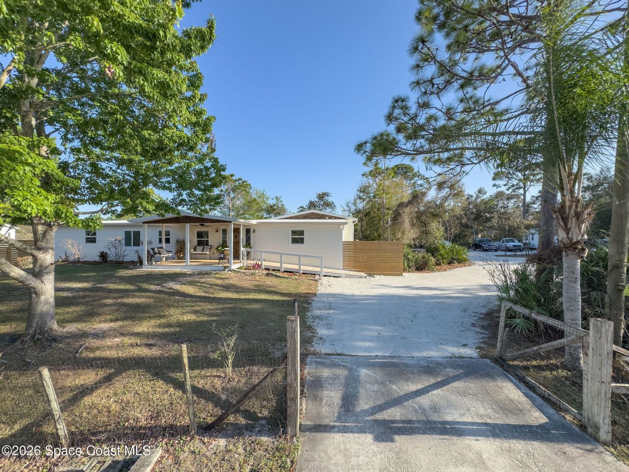 4160 Hidden Lakes Drive , Mims, FL 32754 Photo